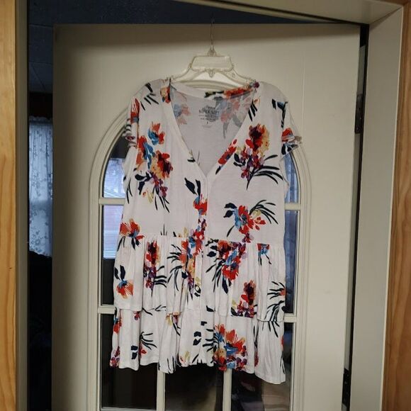 Torrid Tops - New Torrid Super Soft Knit  White Flowered Tiered Top Size women's 2X 18/20